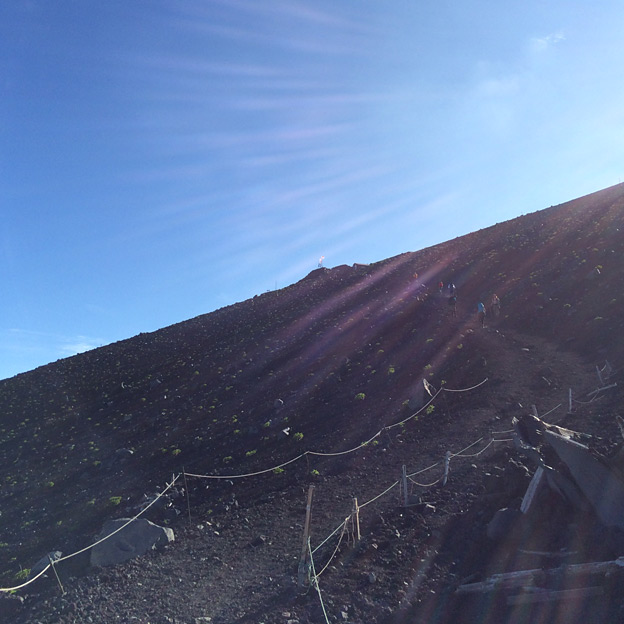 CAMP HOUSE 御殿場口から富士山に登ってみた