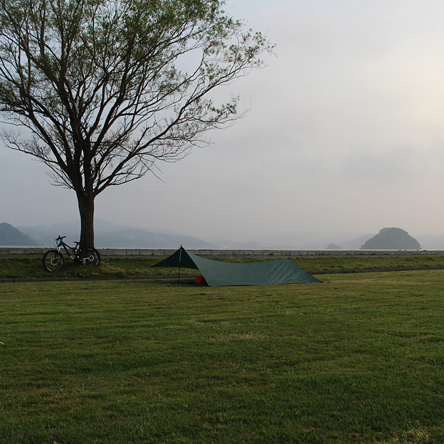 CAMP HOUSE/グリーンフィールドでタープ泊してみた