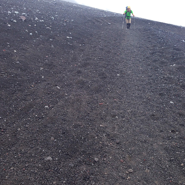 CAMP HOUSE 御殿場口から富士山に登ってみた