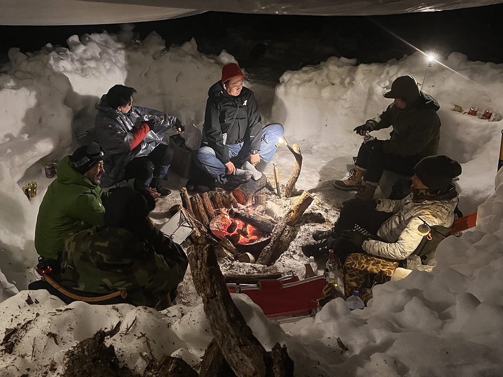 恩原高原に雪中キャンプに行ってきた ’23 焚き火を囲んで