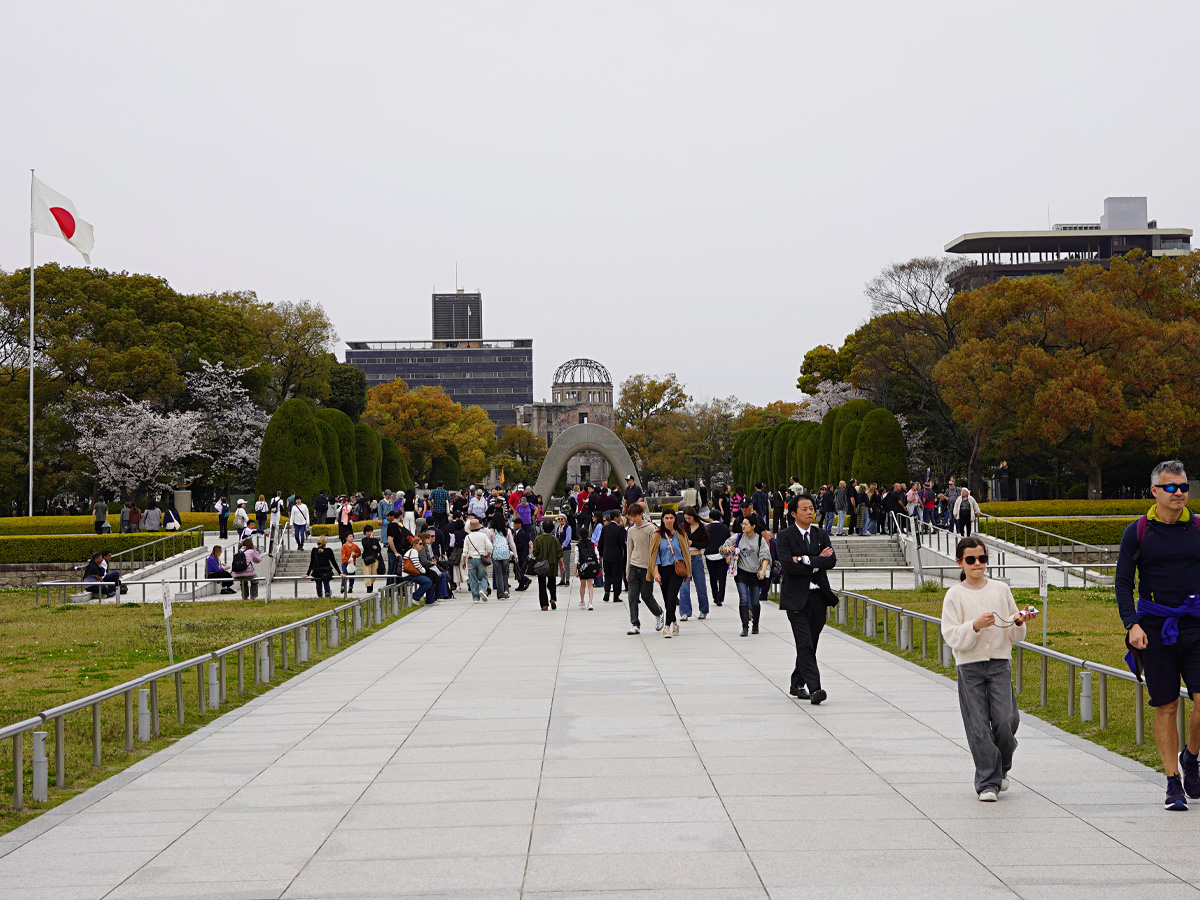 娘と広島（平和記念公園と厳島神社）に行ってきた-広島平和都市記念碑（原爆死没者慰霊碑）