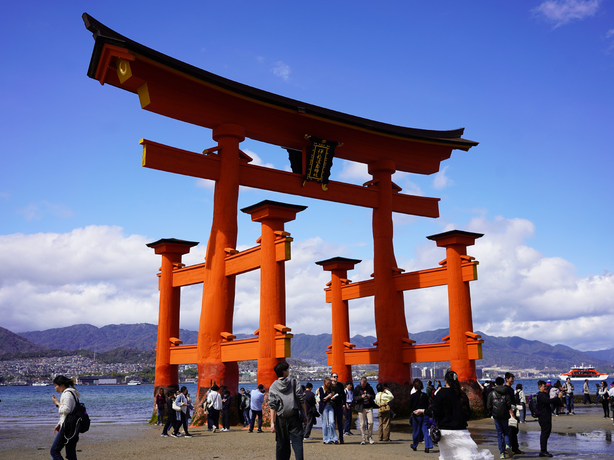 娘と広島（平和記念公園と厳島神社）に行ってきた-厳島神社の大鳥居