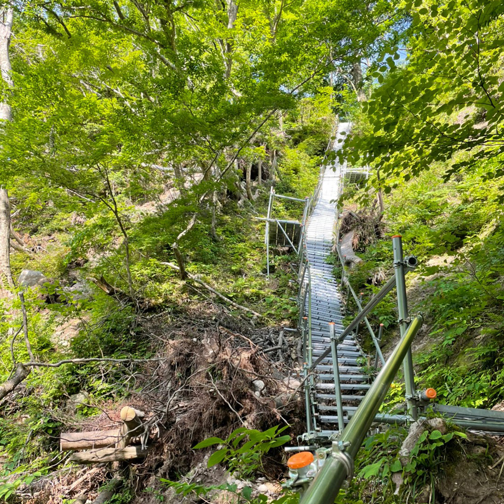 一向平キャンプ場-大山滝の道中にある「天国の階段」