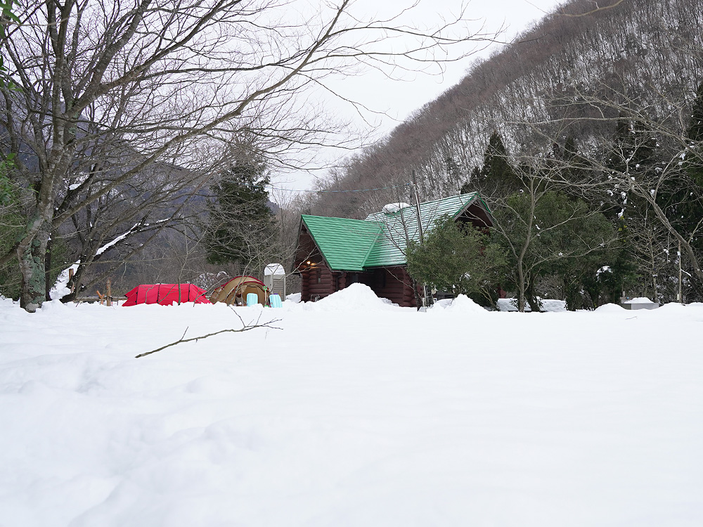 CAMP HOUSE-鳥取安蔵ねむの木村で娘と雪中キャンプ