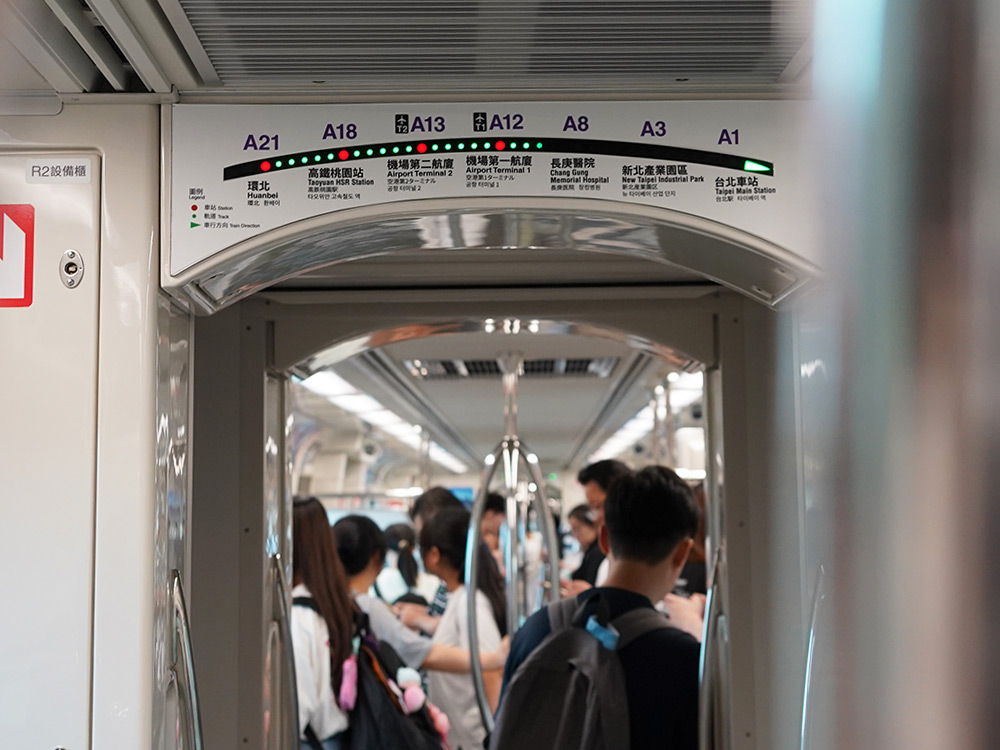 台湾に行ってきた-MRT車内の駅案内図