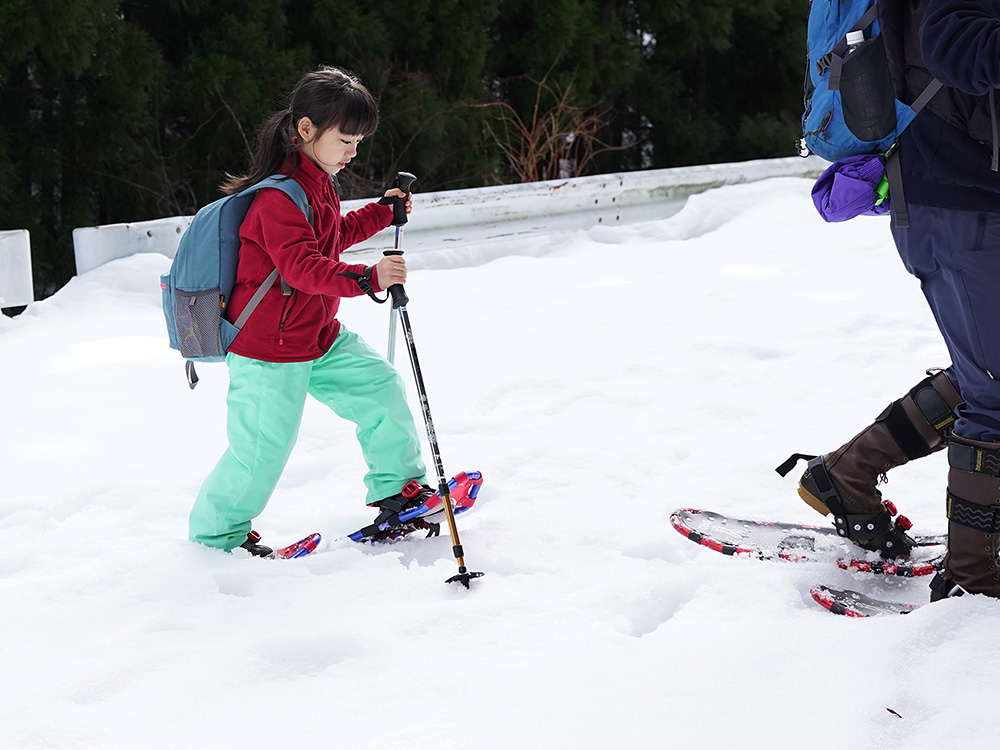 CAMP HOUSE 雪の上を娘と歩いてきた - 娘にとって初めてのスノーシュー体験