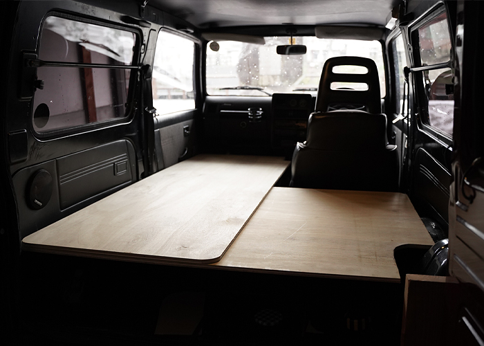 ジムニー(JA11)のための車中泊用ベッド-ラゲージ全幅の土台となる棚