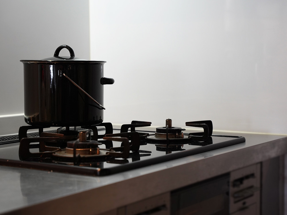 ワークマンのホーロー鍋は一般家庭のキッチンにも合う